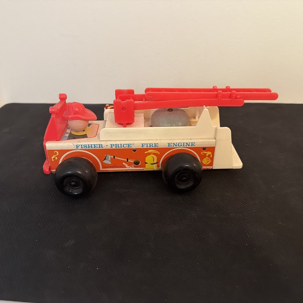 Vintage Fisher-Price Fire Engine Toy With Ladder & Rope Accessory - Picture 3 of 5